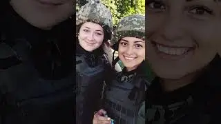 Дівчата в 