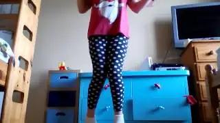 My sister can't shuffle