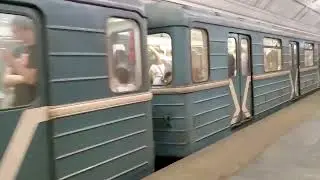 81-717 8816 ЕДИНСТВЕННЫЙ ГОЛОВНОЙ ВАГОН СО СТАРЫМИ ПОРУЧНЯМИ