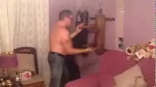 Певец каратист!)))))))))))))