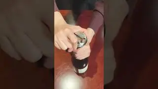 Effortless wine opening: Vintorio foil cutter in action