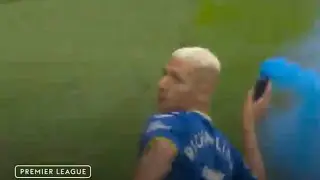 Richarlison Threw a Flare to Chelsea Fans Crowd