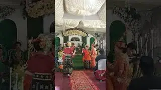 TARI 4 ETNIS DI STAGE SEMPIT.