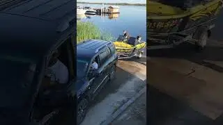 Так происходит спуск лодки на воду от 