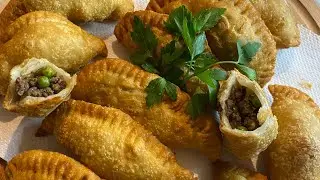 Samosa pastry for beginners 🥟 simple ingredients to make a crispy & crunchy samosa pastry .