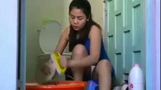 Ngintip Istri Tetangga Mandi Bugil Sambil Nyuci