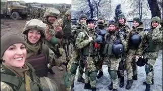Українська жінка взяла в руки зброю! Слава Україні!🇺🇦
