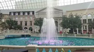 ТЦ Остров мечты. Поющий фонтан на площади Москвы.