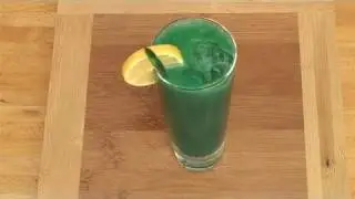 How To Mix An Electric Lemonade Cocktail