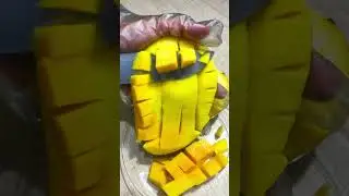 mango cutting style #mangofruit #mango #mangorecipe #foodshorts #fruit #food #fruitcutting #viral
