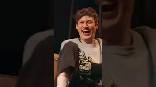 Когда Расул намяукивал песню «Любэ» я просто был под столом😂😂😂😂🤣🤣🤣 