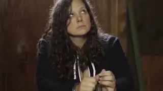 Woman strangles man to death with her legs ( Headscissors kill )