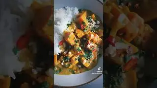 Looking for some meatfree inspo.. Satay Sweet Potato Curry 🥜🍠 #easyrecipe #foodblog #veganrecipe