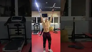 Сколько раз подтягиваетесь ? 