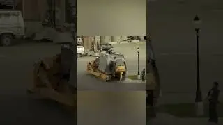 Бронированный бульдозер разрушил свой город в США😮#shorts