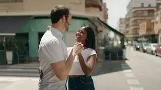 Enrique Iglesias - Bailamos   Romance in España!