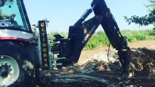 Hidromek 102s Bekoloder Kulanan Ustamız Kırıcı İle Kanal Kırma Çalışması Yapıyor