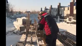 В поселке Солнечном с опозданием строят новую школу