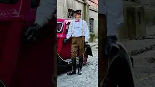 У старовиному Ужгороді. Снек бар Під замком. Ретро автомобіль Fiat