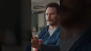 ITS THE PRINGLES GUY. #chrispratt #pringles #SuperBowl
