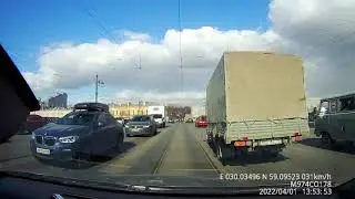 Козел на Уазике не слышал про зеркала, в Питере