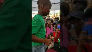 This little boy captivate the crowd with his voice singing