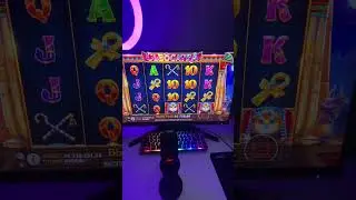 КУПИЛ БОНУСКУ ПОДПИСЧИКУ В CLEOCATRA#shorts  #слоты #slot #casino #win #занос #занос #заносынедели