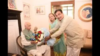 Union Minister Nitin Gadkari meets Bharat Ratna and veteran BJP leader LK Advani 