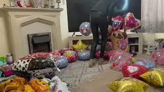 Foil balloons sit pop looner fetish