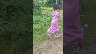 video lucu aksi anak kecil di kebun viral 