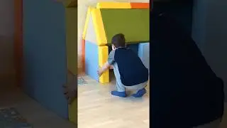 Домик из подушек как звукоизолирующая капсула