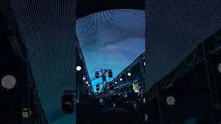 Зрелищное открытие 300-метрового медиаэкрана в Екатеринбурге. Улица Вайнера