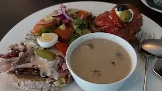 Makan siang yang bergizi  Lunch time
