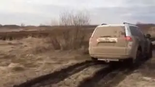 трактор рулит