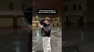 Está lloviendo y le cae agua a tu teléfono 🥹
