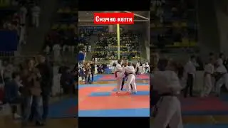 Смачный удар ногой по лицу