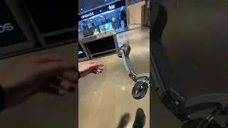 Почему всем похер на детей ? И никто не следит за ними ? 😹