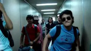 airport dancing 2