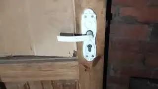 брошенный замок-строение с бункером