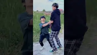 terkadang teman mnusuk kita dari belakang