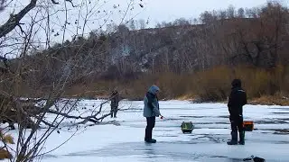 НАШЛИ ПРОТОКУ ГДЕ МЕСТНЫЕ МЕШКАМИ ПО ПЕРВОМУ ЛЬДУ ЛОВИЛИ РЫБУ!  ЛОВЧИЙ БАЛАНСИР!