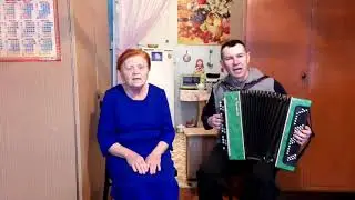 Над окошком месяц