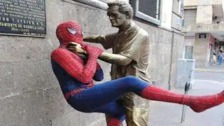 People Having Fun With Statues 86 Funny Photos