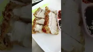 หมูกรอบ น้ำจิ้มแจ่ว และดำ