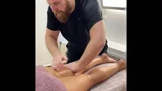 Массажист Алексей за работой