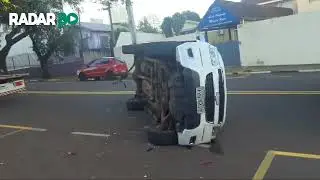 Caminhonete tomba após motorista sofrer mal súbito em acidente no centro de Toledo