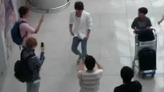 100724 機場角落的隱藏版好丟臉遊戲