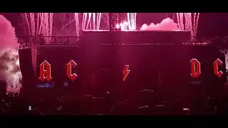 AC/DC - Live at Paris - For Those About to Rock (We Salute You) + fireworks !