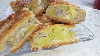 Пирог с мясом и картошкой.