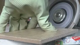 Режем плитку болгаркой без пыли. Простой и эффективный способ.